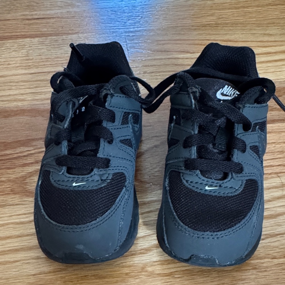 Nike Kids Black and Gray Sneakers